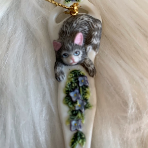 Little Wonders White Cat Sculpture - Picture 4 of 8